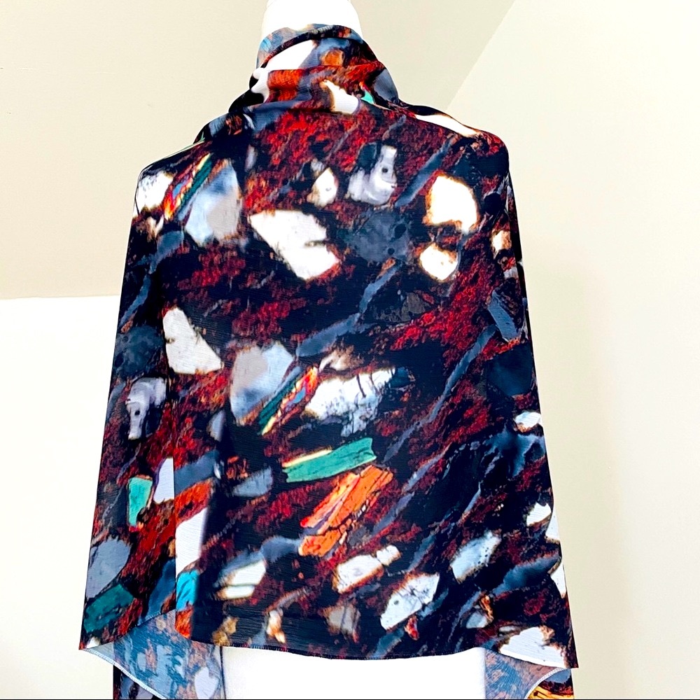NEW without TAGS Elegant Wrap w abstract print